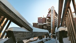 Property grounds - Comfortable 2 Rooms, Ski-In/Ski-Out, Close to Shops (La Tania)