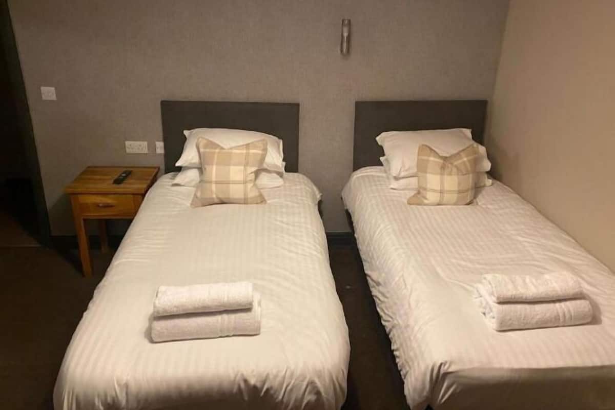 Basic Twin Room | Free WiFi