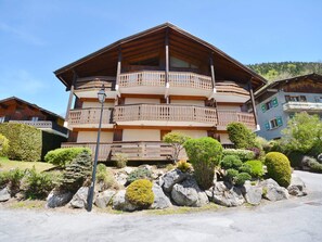 Exterior - Cozy Studio with Cabins, Close to Shuttles – Sleeps 4 (Morzine)