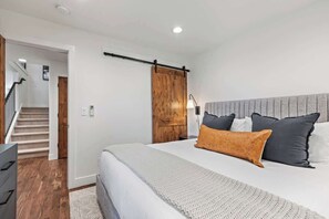 4 bedrooms, desk, iron/ironing board, travel crib