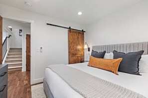 4 bedrooms, desk, iron/ironing board, travel cot