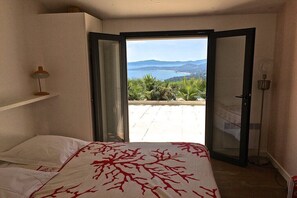 4 slaapkamers, een kluis op de kamer, een strijkplank/strijkijzer