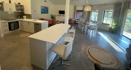 Ping Willows Guesthouse: Spacious Accommodation in the Perth Hills