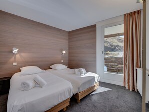 2 bedrooms, free WiFi, bed sheets - Family ski apartment in Val Claret with Wifi (Tignes)