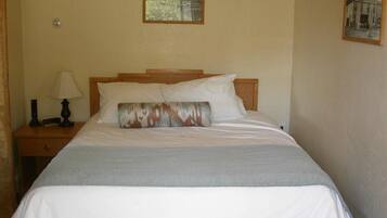 1 Schlafzimmer, Zimmersafe, Schreibtisch, Bügeleisen/Bügelbrett