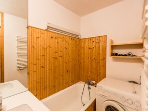 Bathroom - Cozy Apt for 5 in Montchavin La Plagne - Near Slopes, Shops & Free Parking (La Plagne Montchavin Les Coches)
