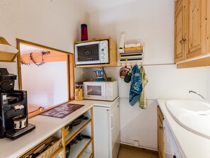 A compact kitchenette with a microwave, coffee maker, and a small refrigerator. - Cozy Apt for 5 in Montchavin La Plagne - Near Slopes, Shops & Free Parking (La Plagne Montchavin Les Coches)