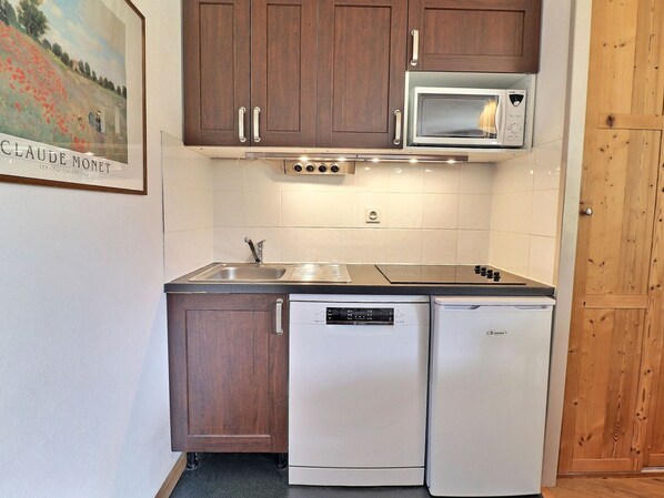 Réfrigérateur, micro-ondes, four, lave-vaisselle