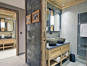 Towels - Luxury Ski-In/Ski-Out Apartment with Concierge Service in Méribel (Méribel)