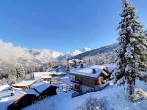 A snow-covered mountain resort with cabins and a ski lift. - Comfortable 2-Room Apartment, Ski-In/Ski-Out & Near Shops (La Tania)