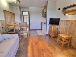 Unclassified image, 2 of 6, button - Comfortable 2 Rooms, Ski-In/Ski-Out, Near Shops (La Tania)