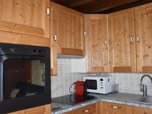 Réfrigérateur, micro-ondes, four, lave-vaisselle