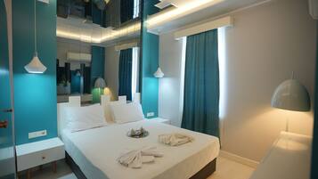 Premium bedding, Select Comfort beds, minibar, desk