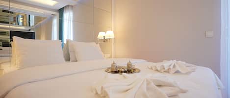 Doppia Deluxe, 1 letto queen, non fumatori, vista città | 1 camera, biancheria da letto di alta qualità, materassi Select Comfort