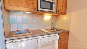 Unclassified image, 4 of 12, button - Comfortable 2-room ski-in/ski-out near shops (La Tania)