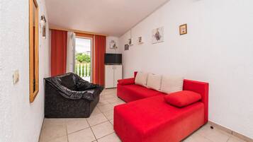 Family Apartment A1 | Area keluarga | Televisi layar datar 100-cm dengan saluran TV satelit dan TV