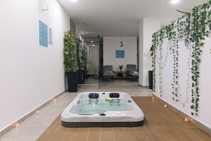 Caja fuerte, sistema de insonorización, wifi gratis