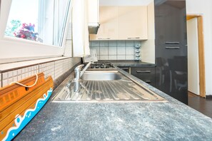 Comfort Apartment A1 | Private kitchen | Fridge, microwave, oven, stovetop - Apartments Kopi (Vir)