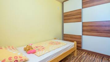 Comfort Apartment A1 | 2 habitaciones, cuna de viaje, wifi gratis y ropa de cama