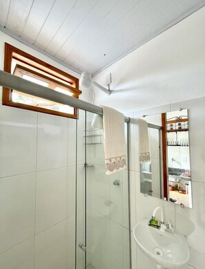 Traditional Double or Twin Room | Bathroom