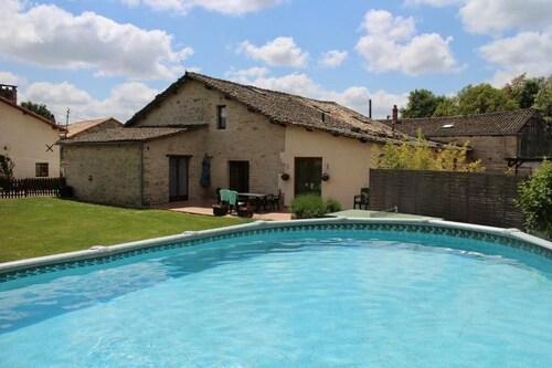 Private pool, spacious - can walk to local town