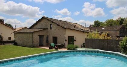 Private pool, spacious - can walk to local town