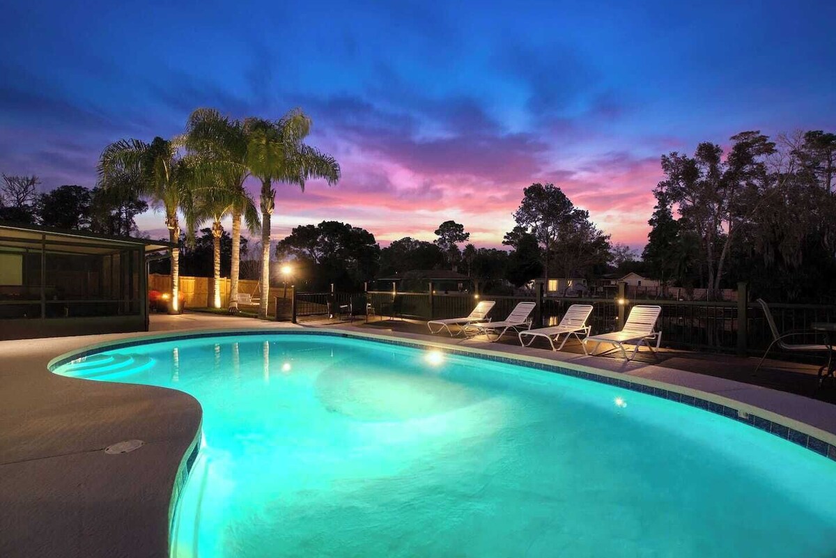 ~Family Funhouse_Sleeps 12_Heated Pool & Spa~