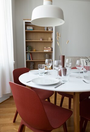 Apartamento urbano | Opções para refeição no quarto