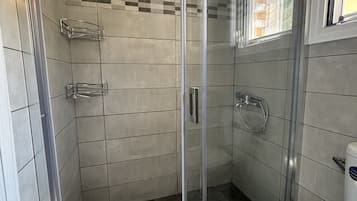 Basic Double or Twin Room | Bathroom | Shower, hair dryer, towels