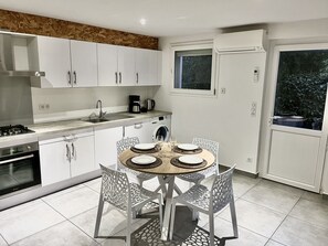 Fridge, oven, stovetop, dishwasher