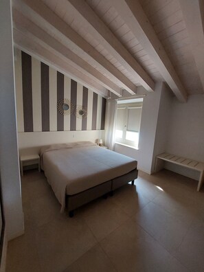2 Schlafzimmer, Schreibtisch, Reisekinderbett, kostenloses WLAN