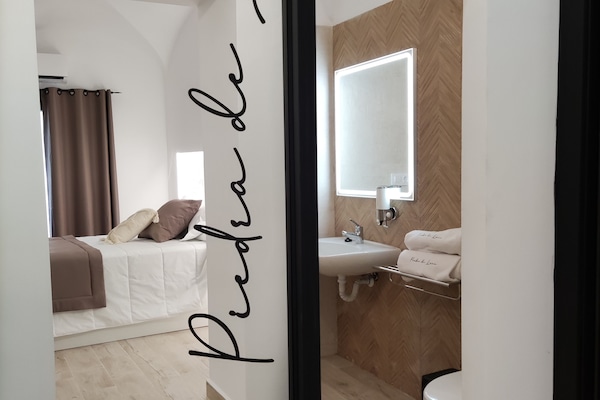 Chambre Double, accessible aux personnes à mobilité réduite, non-fumeurs | Couette en duvet d'oie, Wi-Fi gratuit, draps fournis