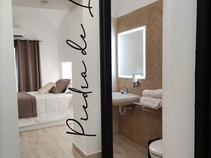 Double Room, Accessible, Non Smoking | Down comforters, free WiFi, bed sheets - Piedra de Luna (Merida)