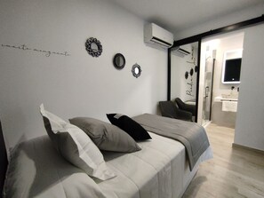 Single Room, 1 Large Twin Bed, Non Smoking | Down comforters, free WiFi, bed sheets - Piedra de Luna (Merida)
