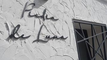 تفاصيل الفندق من الخارج