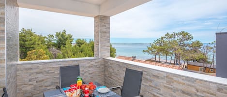Classic Apartment (A2) | Terrace/patio