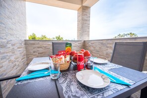 Classic Apartment (A2) | Terrace/patio