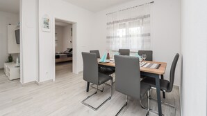Classic Apartment (A2) | Dining room - Apartments Bircic (Vir)