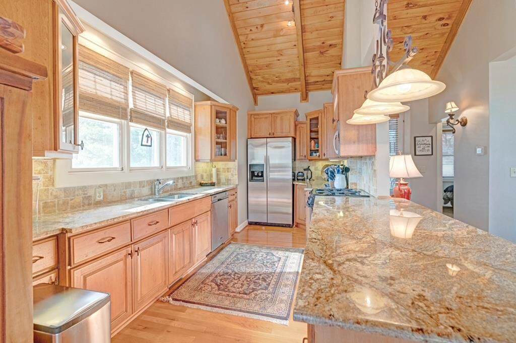 Eagle's Wings- Mountain House, Gated Resort, Indoor/Outdoor Pools and Hot Tub, Fishing Ponds, Fit...