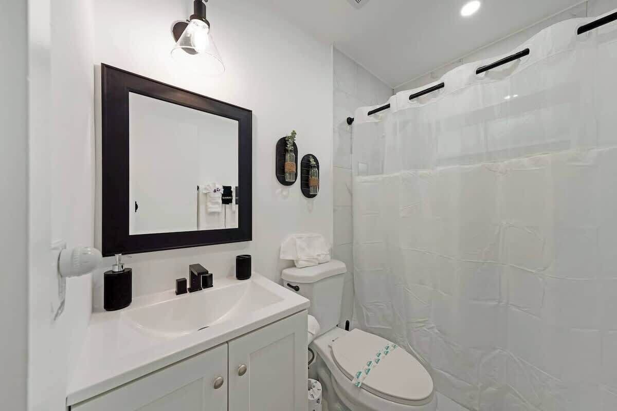 Haartrockner, Handtücher, Seife, Shampoo