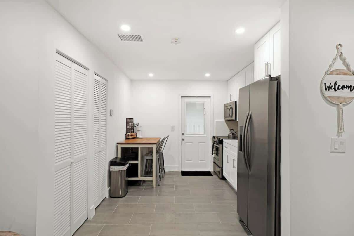 Kylskåp, mikrovågsugn, ugn och spishäll