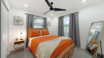 2 chambres, bureau, fer et planche à repasser, lit parapluie