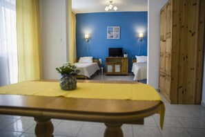 2 bedrooms, travel cot, free WiFi, bed sheets