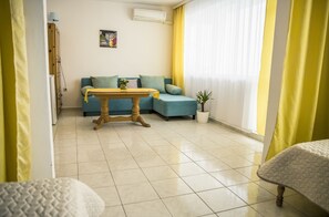 Interior - Chantall-APARTMENT SEA VIEW (Ravda)