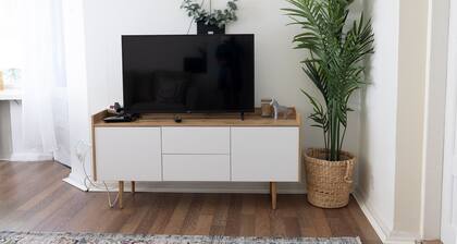 2ndhomes Charming 2BR Home w Balcony