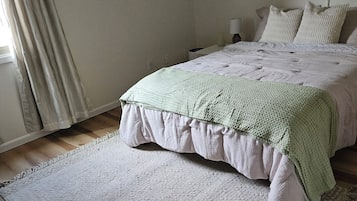 2 bedrooms, WiFi, bed sheets