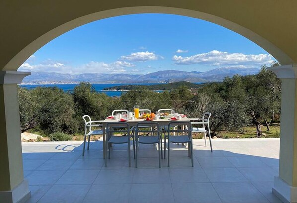 Γεύματα σε εξωτερικό χώρο
