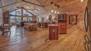 Cabin, 3 Bedrooms | Dining