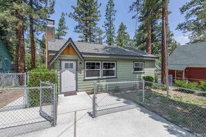 Cabin, 2 Bedrooms | Exterior - Bear's Booth (Big Bear City)