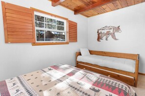 Cabin, 2 Bedrooms - Bear's Booth (Big Bear City)